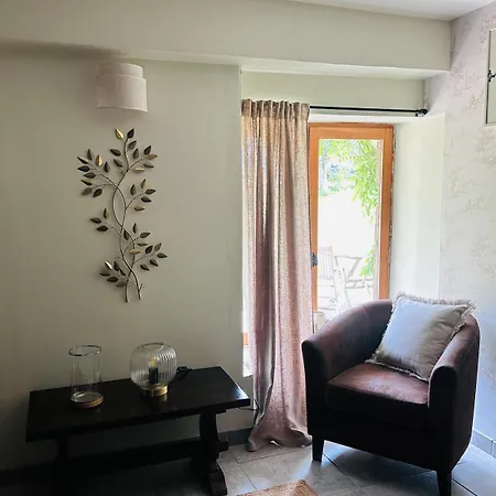 Beautiful Rustic In Peaceful Location *