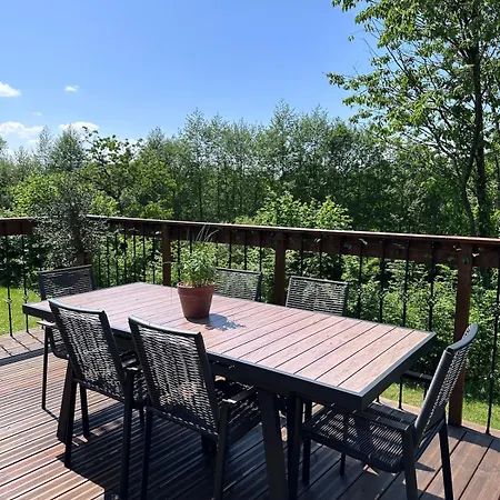 Beautiful Rustic In Peaceful Location *