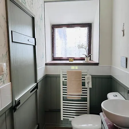 Beautiful Rustic In Peaceful Location بيت للعطل Céaucé