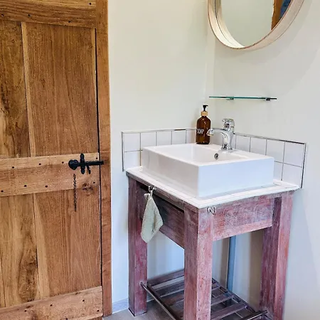 Beautiful Rustic In Peaceful Location بيت للعطل Céaucé