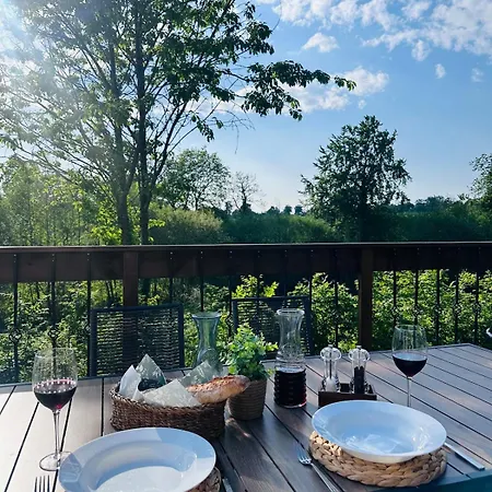 Beautiful Rustic In Peaceful Location