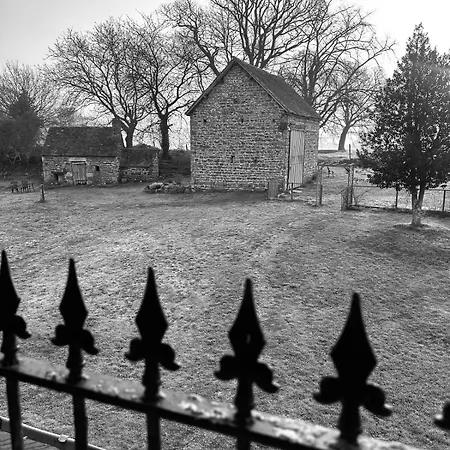 Beautiful Rustic In Peaceful Location Céaucé